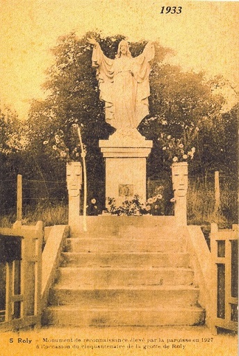 statue
